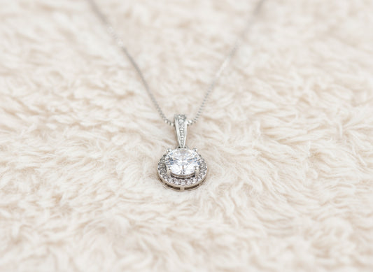 The Elara Halo Necklace